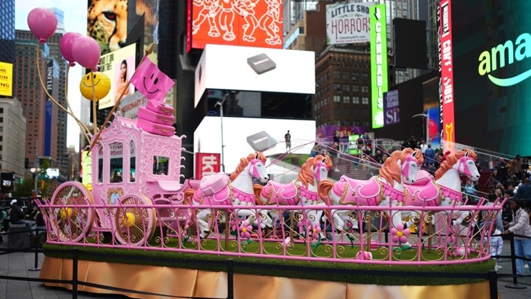 “魔法馬車”現(xiàn)身紐約時報廣場